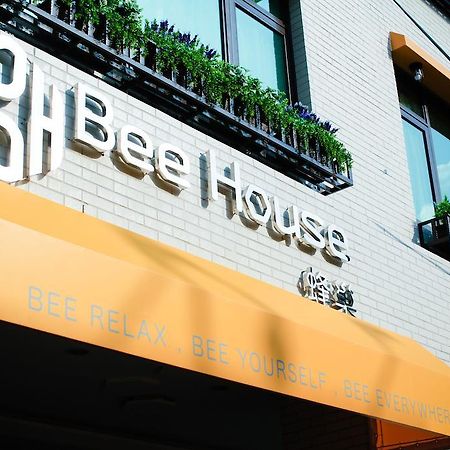 فندق Bee House By Cosmos Creation - Taipei Main Station المظهر الخارجي الصورة